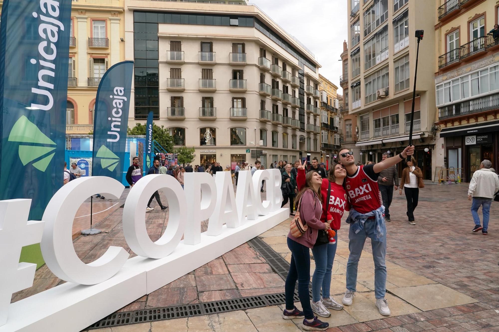 Las aficiones de la Copa calientan motores en el Centro de Málaga