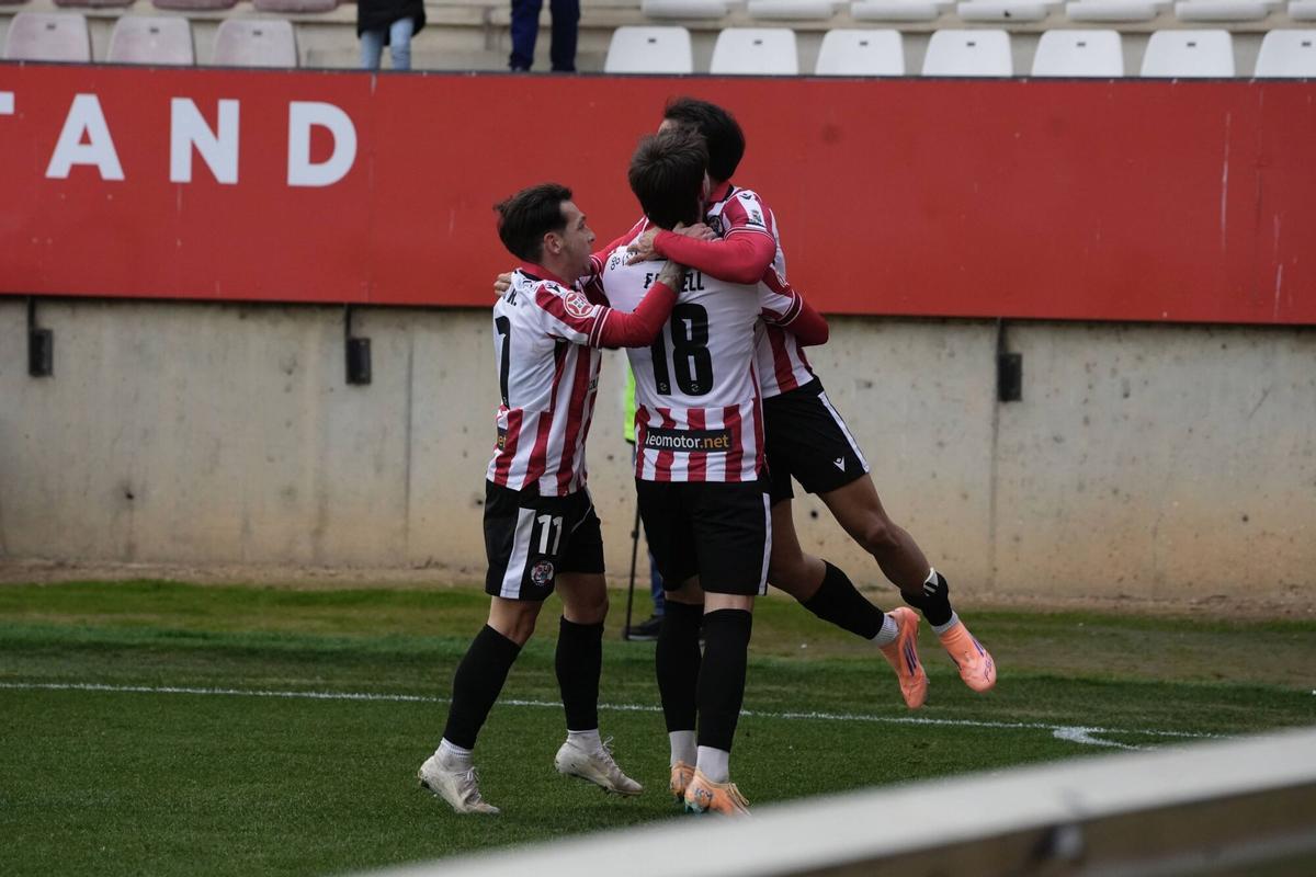 Imágenes del partido entre el Zamora CF y el Arenas de Getxo.