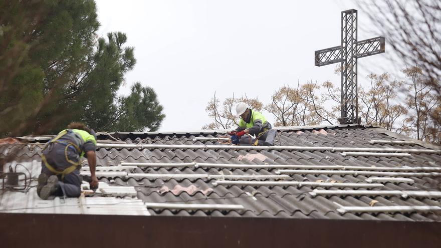 El temporal destroza el tejado de una iglesia en Ciudad Jardín: un vídeo capta el impacto del viento