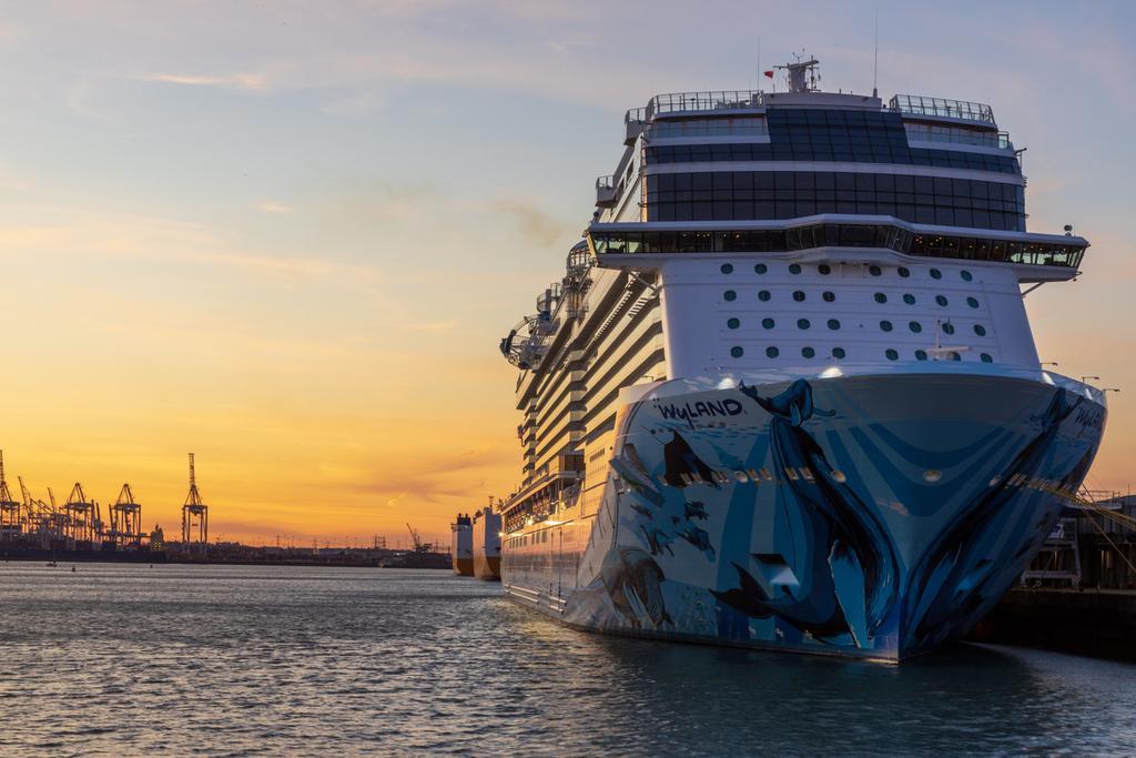 Viajando solo también te aseguras muchos puertos y atardeceres