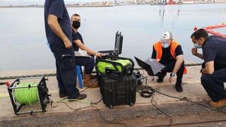 Un robot subacuático y un helicóptero se suman a la búsqueda del estibador desaparecido en Castellón