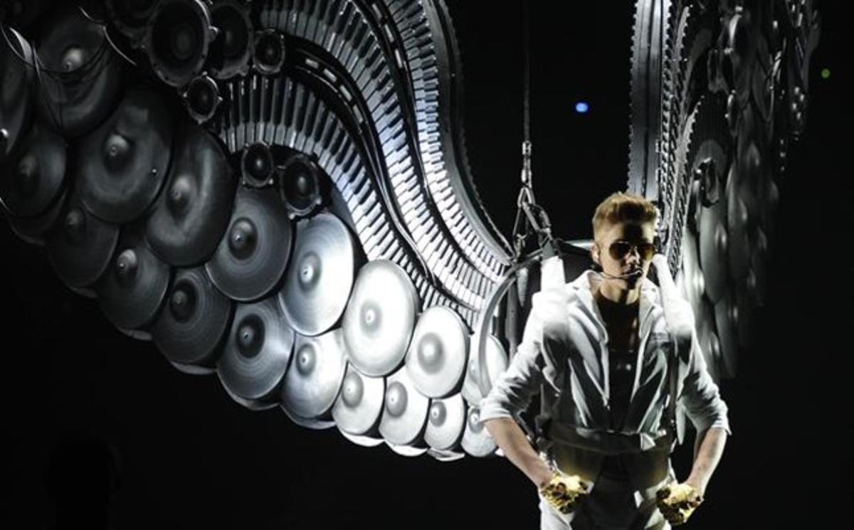 El cantant Justin Bieber, en un moment de la seva actuació. El cantant Justin Bieber, en un moment de la seva actuació.