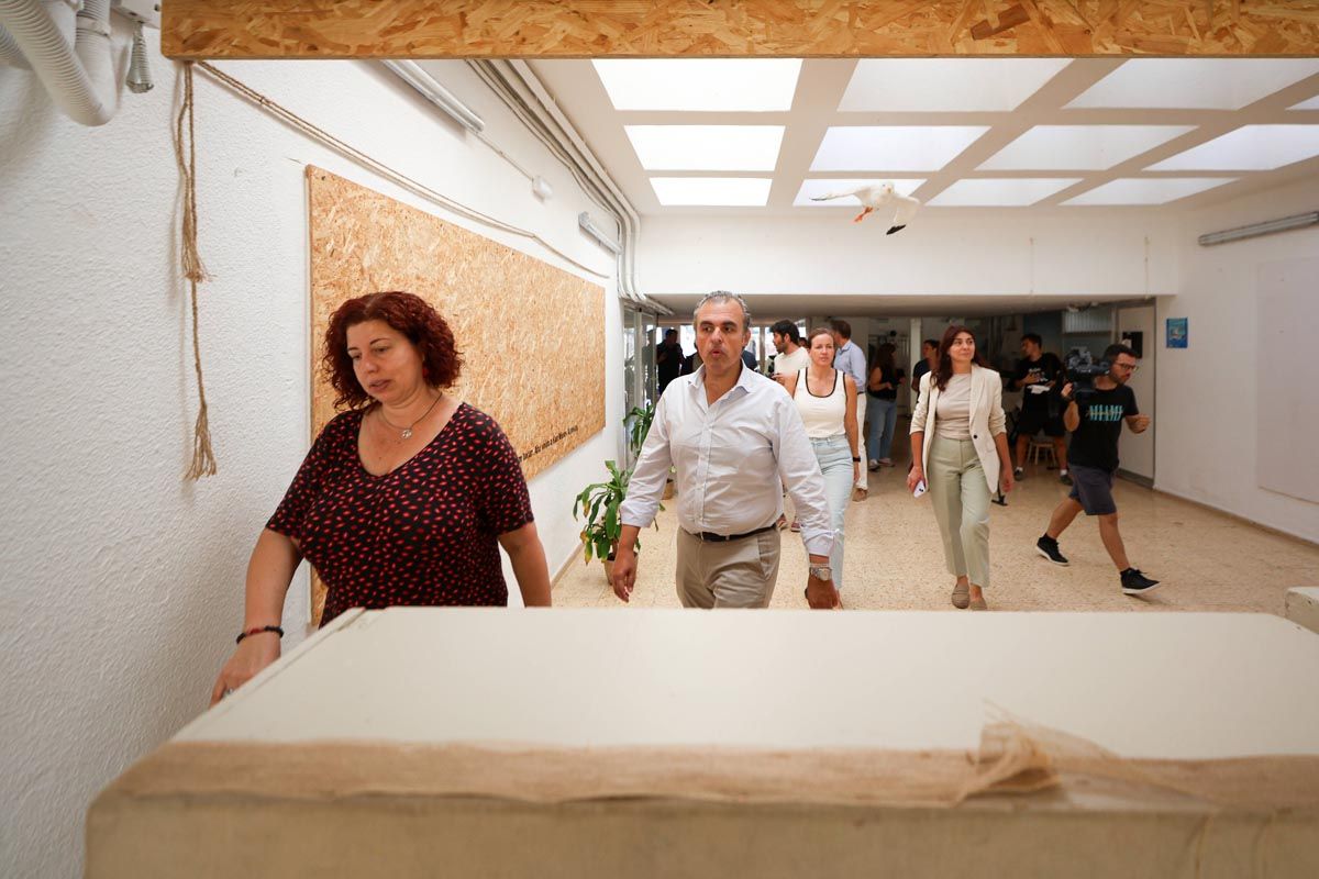 La visita al colegio Can Misses tras las inundaciones, en imágenes