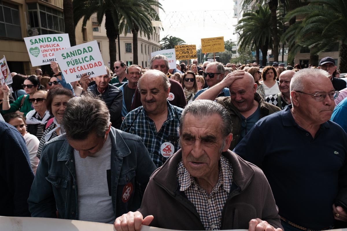 Manifestación en defensa de la sanidad pública convocada por la Marea Blanca