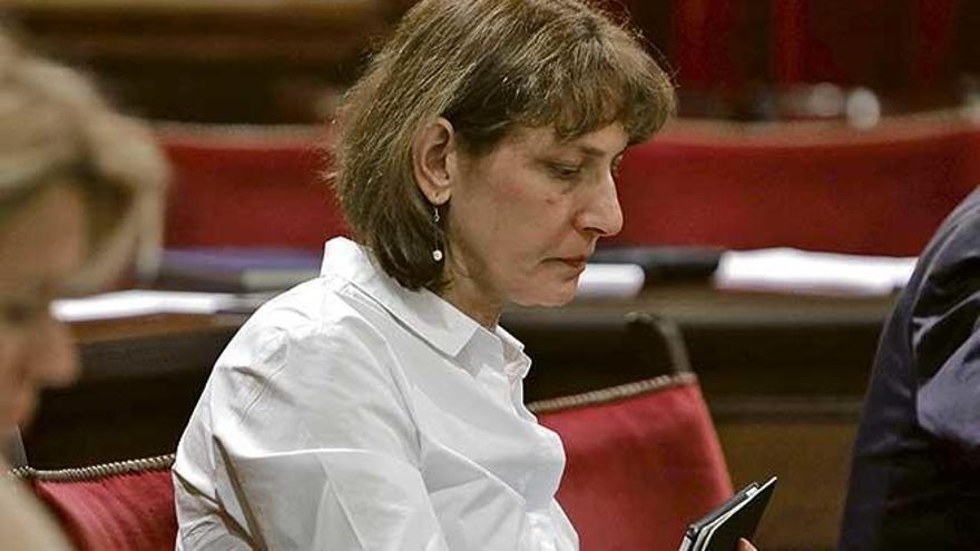 La diputada del PPP Antònia Perelló, una de las demandantes.