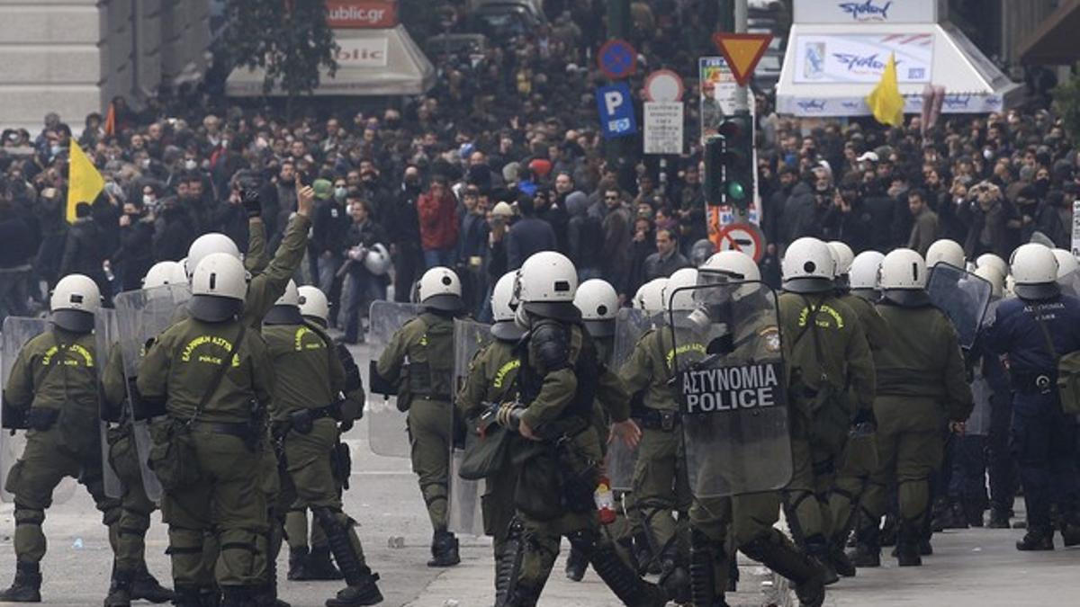 El fuerte despliegue policial no ha evitado enfrentamientos en Atenas