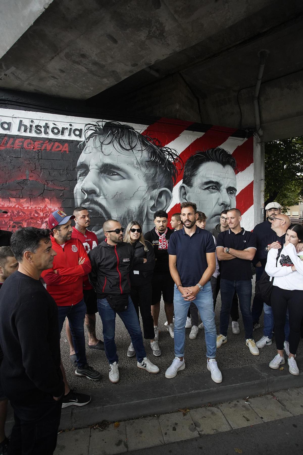 Stuani i Míchel destapen el mural que l'artista Miguel Martínez ha pintat a Girona Stuani i Míchel destapen el mural que l'artista Miguel Martínez ha pintat a Girona