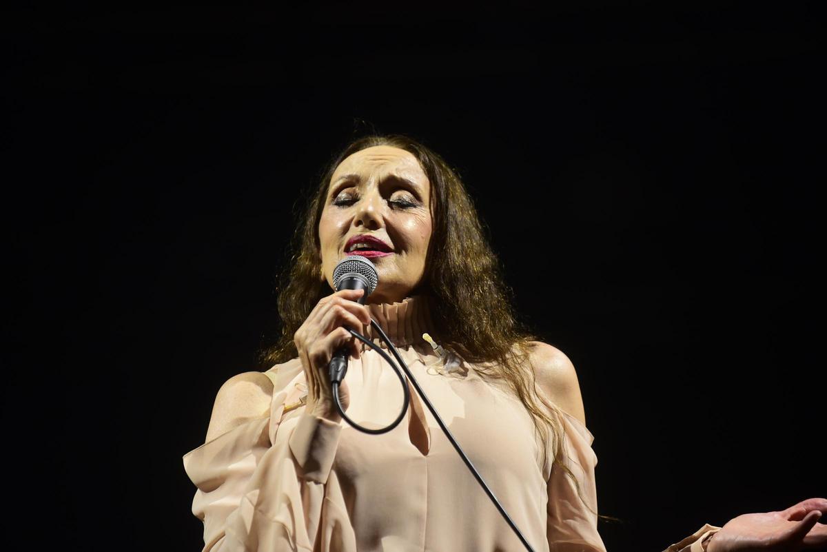 Accidentado concierto de Luz Casal para abrir las fiestas de María Pita en A Coruña