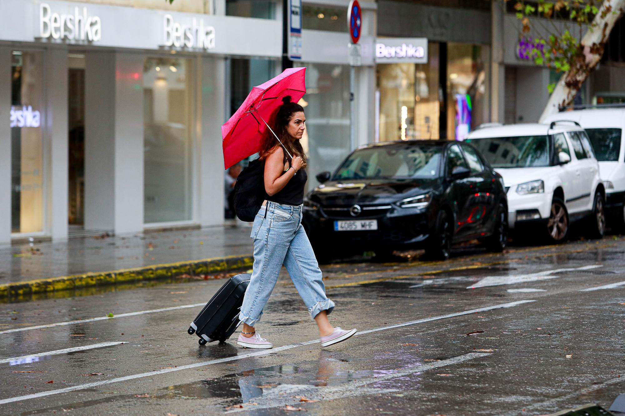 Mira aquí todas las fotos del paso de la borrasca por las calles de Ibiza