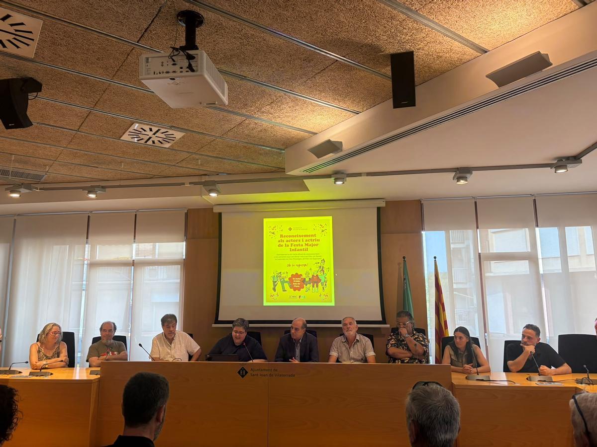Moment del reconeixement, a la sala de plens
