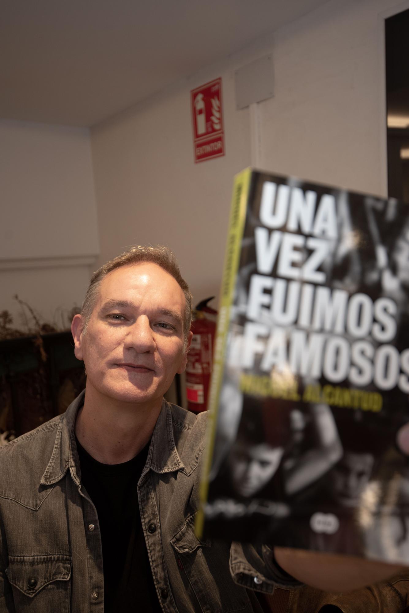 El escritor, cineasta y guionista Miguel Alcantud presenta ‘Una vez fuimos famosos’ en la librería 'Bululú'