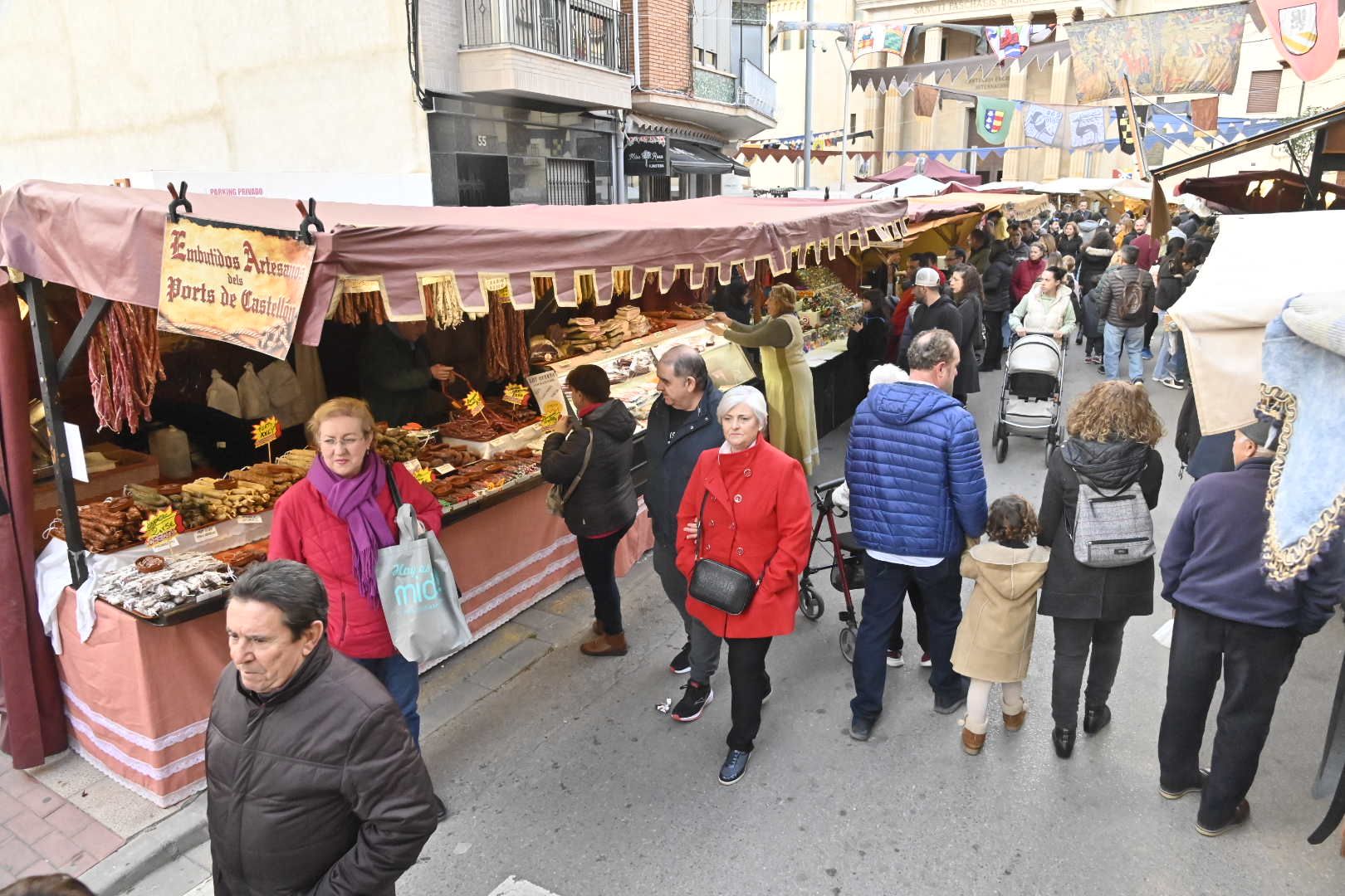 Acércate en imágenes al mercado medieval de Vila-real