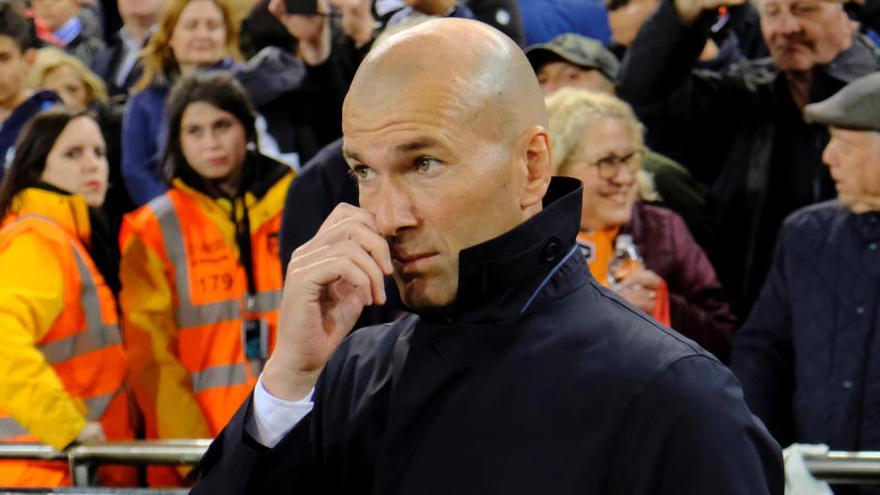 Zidane improvisará cambios en Vallecas para un Madrid con la ausencia de Benzemá