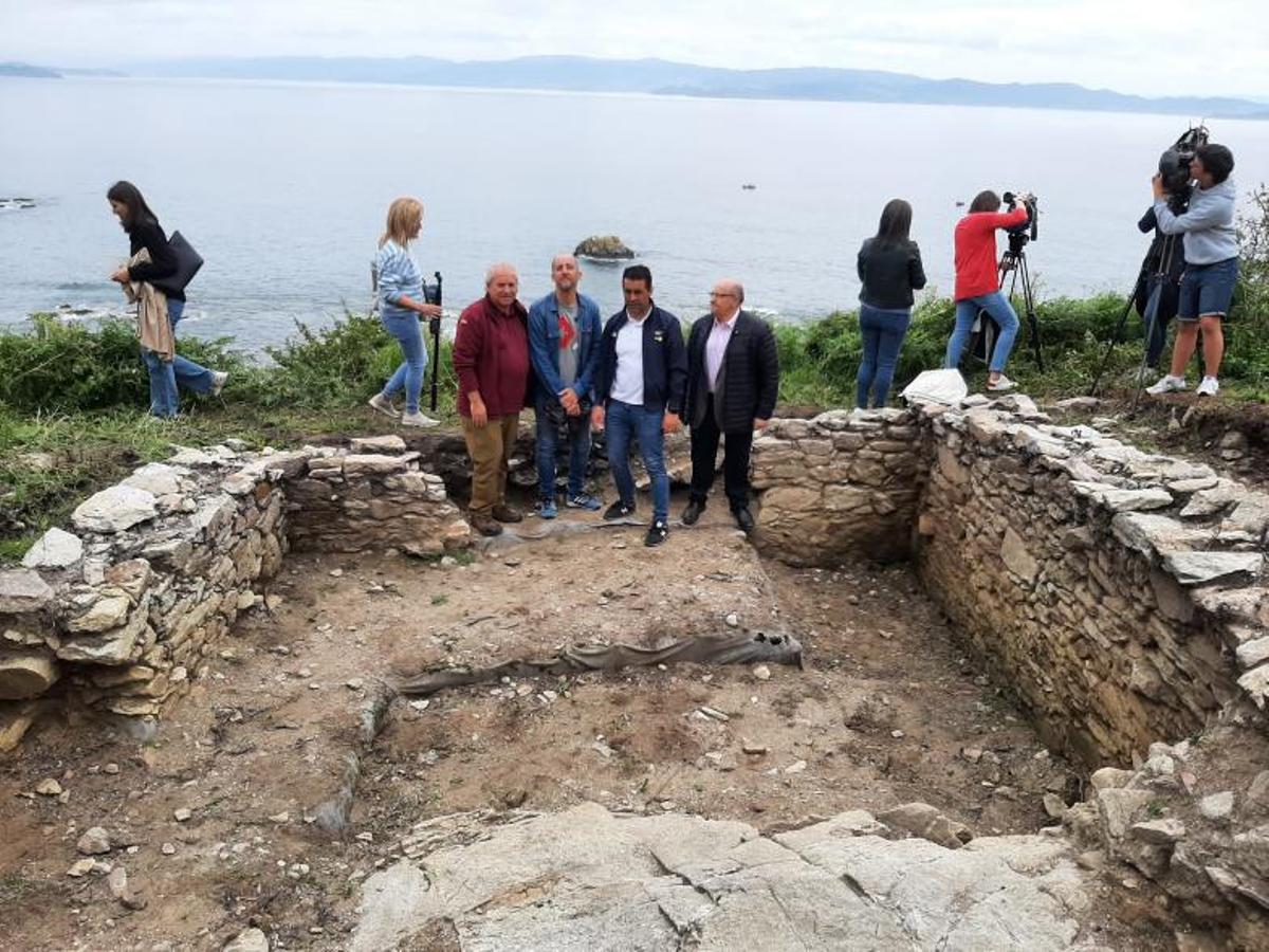 La estancia excavada de una vivienda del castro de Ons. | // FDV