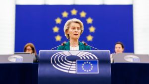 Fracassa la moció de censura contra Von der Leyen