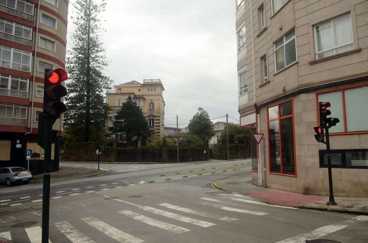 Espacio en el que se construirá la glorieta, visto desde la calle Vista Alegre, que cambiará de sentido.