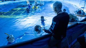 El director canadiense James Cameron (d) durante el rodaje de la película Avatar: The Way of Water. EFE/ Mark Fellman / 20th Century Studios