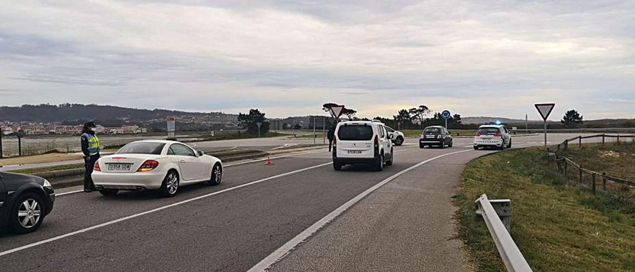 Uno de los controles de la Policía Local de O Grove en A Lanzada