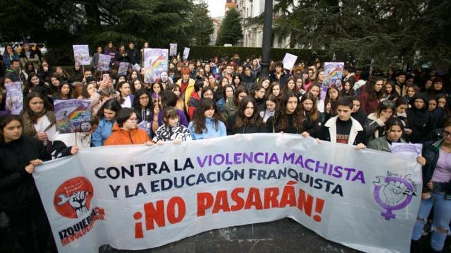 "El machismo mata más que el coronavirus": así fue la manifestación de estudiantes en Oviedo