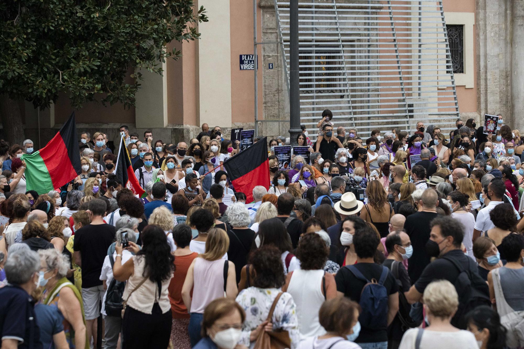 Concentración en València por los derechos de las mujeres afganas