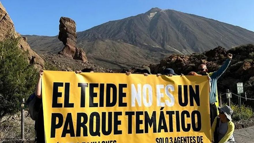 Denuncian en el Teide la masificación del Parque Nacional pese a la suspensión oficial de la convocatoria