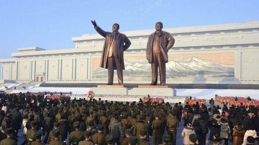 Las élites juran lealtad a Kim Jong-un en el aniversario de la muerte de Kim Jong-il