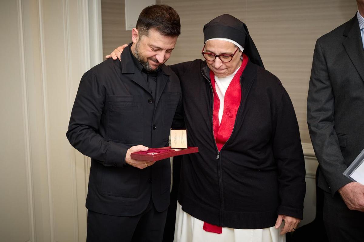 El president d'Ucraïna i la monja del Convent de Santa Clara de Manresa visiblement afectats