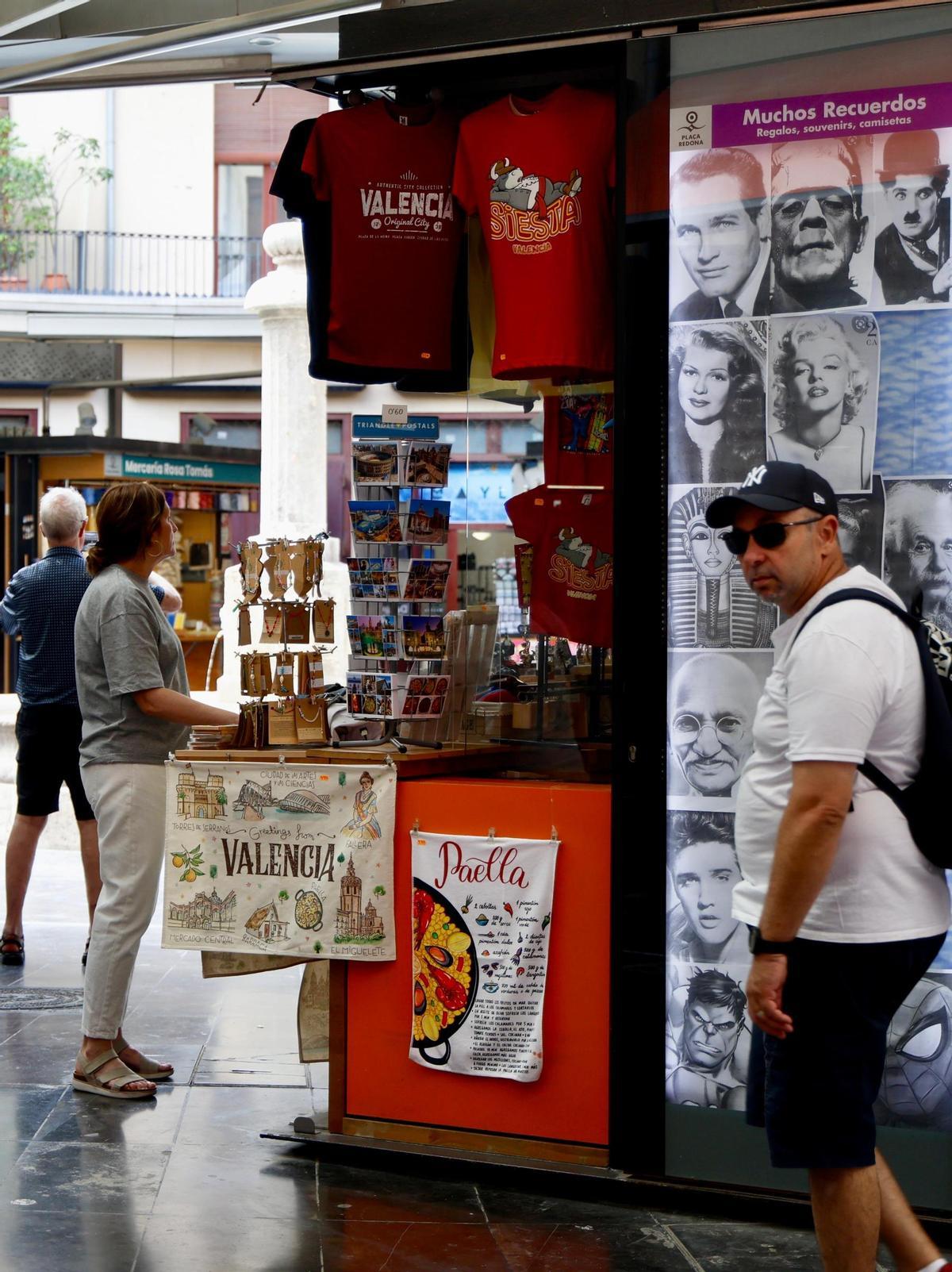 La industria del 'souvenir' en València al calor del 'boom' turístico