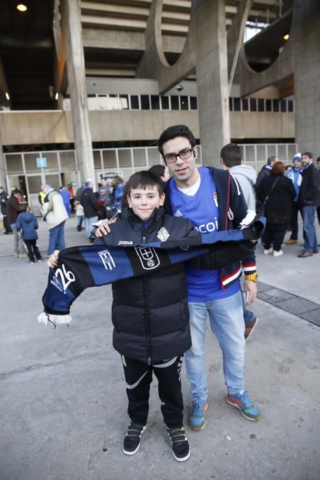 La afición acude a animar al Oviedo ante el Córdoba