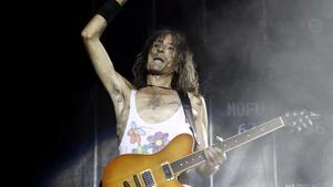 Robe Iniesta, poeta salvatge i l’ai al cor que va revolucionar el rock en castellà al capdavant d’Extremoduro