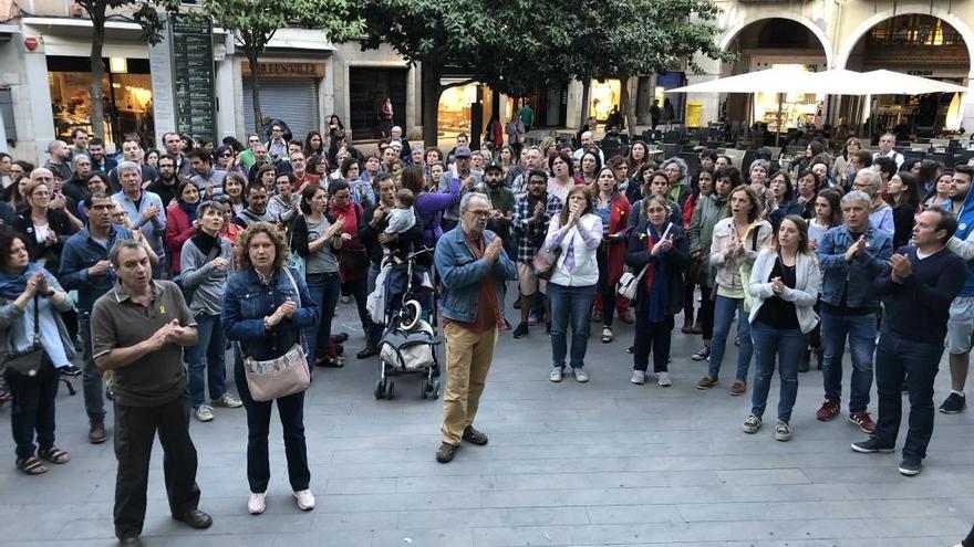 Centenars de veïns s&#039;han concentrat a Figueres