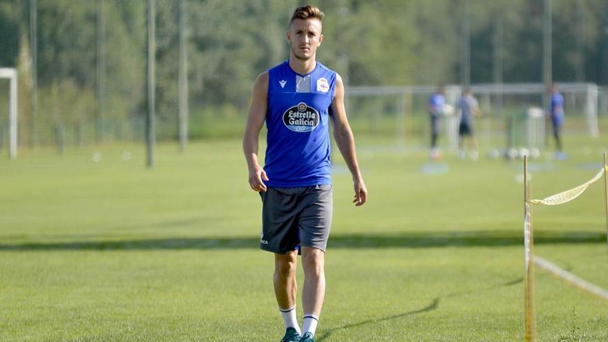 Borja Galán durante un entrenamiento en Abegondo.