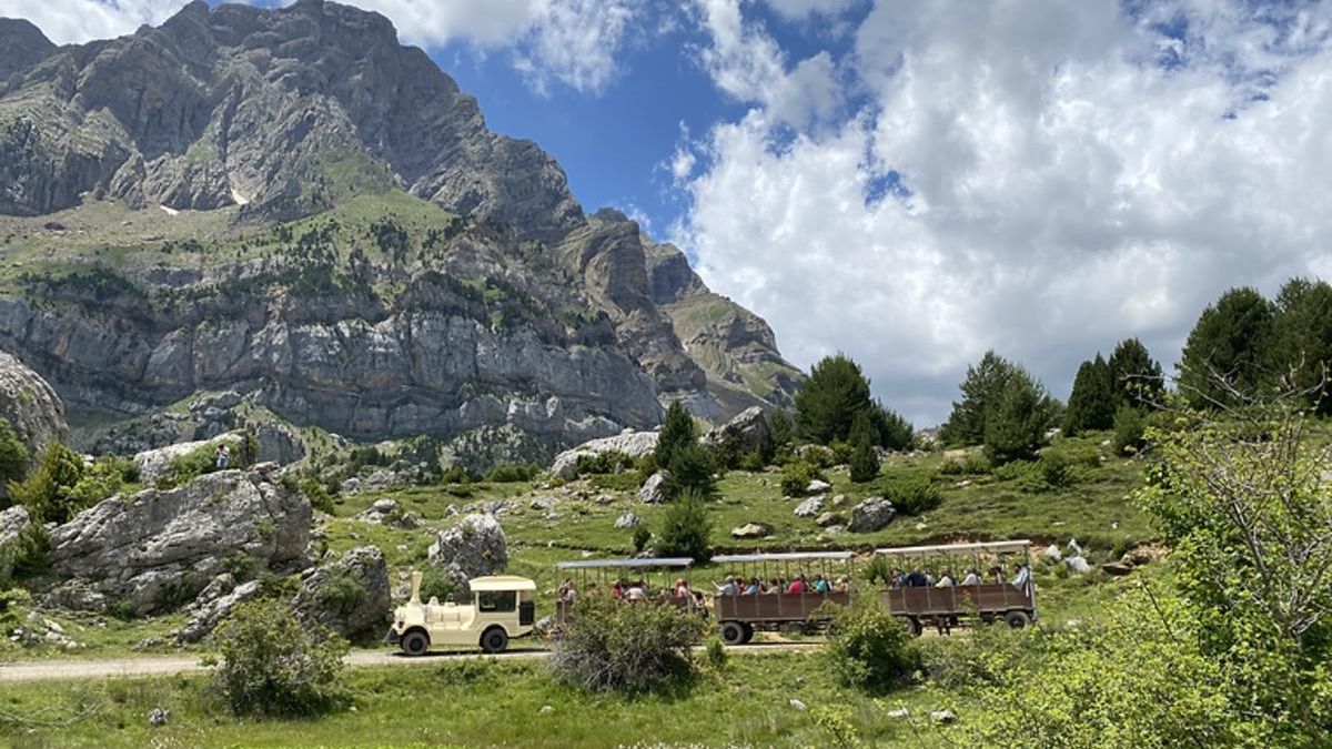 El fantástico tren de alta montaña que te llevará por los lugares más mágicos del Pirineo
