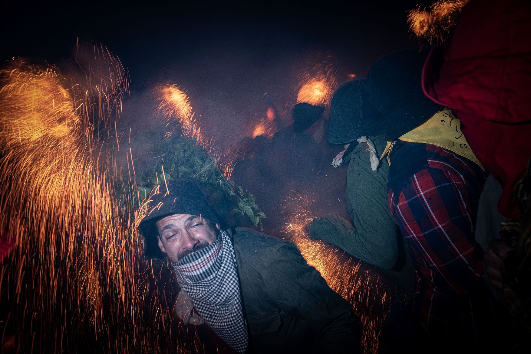 EN FOTOS | Milers de persones salten la primera Patum Completa