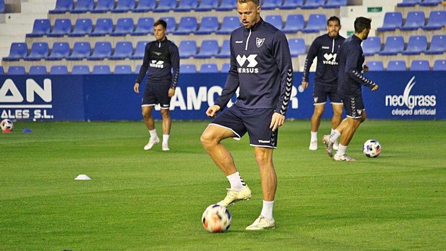 Charlie Dean en un entrenamiento.