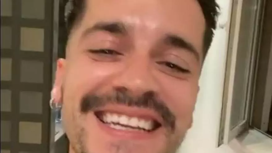 El cantante de Rumanía en Eurovisión 2022 manda un saludo a Gáldar: "Hola, mi bebé"