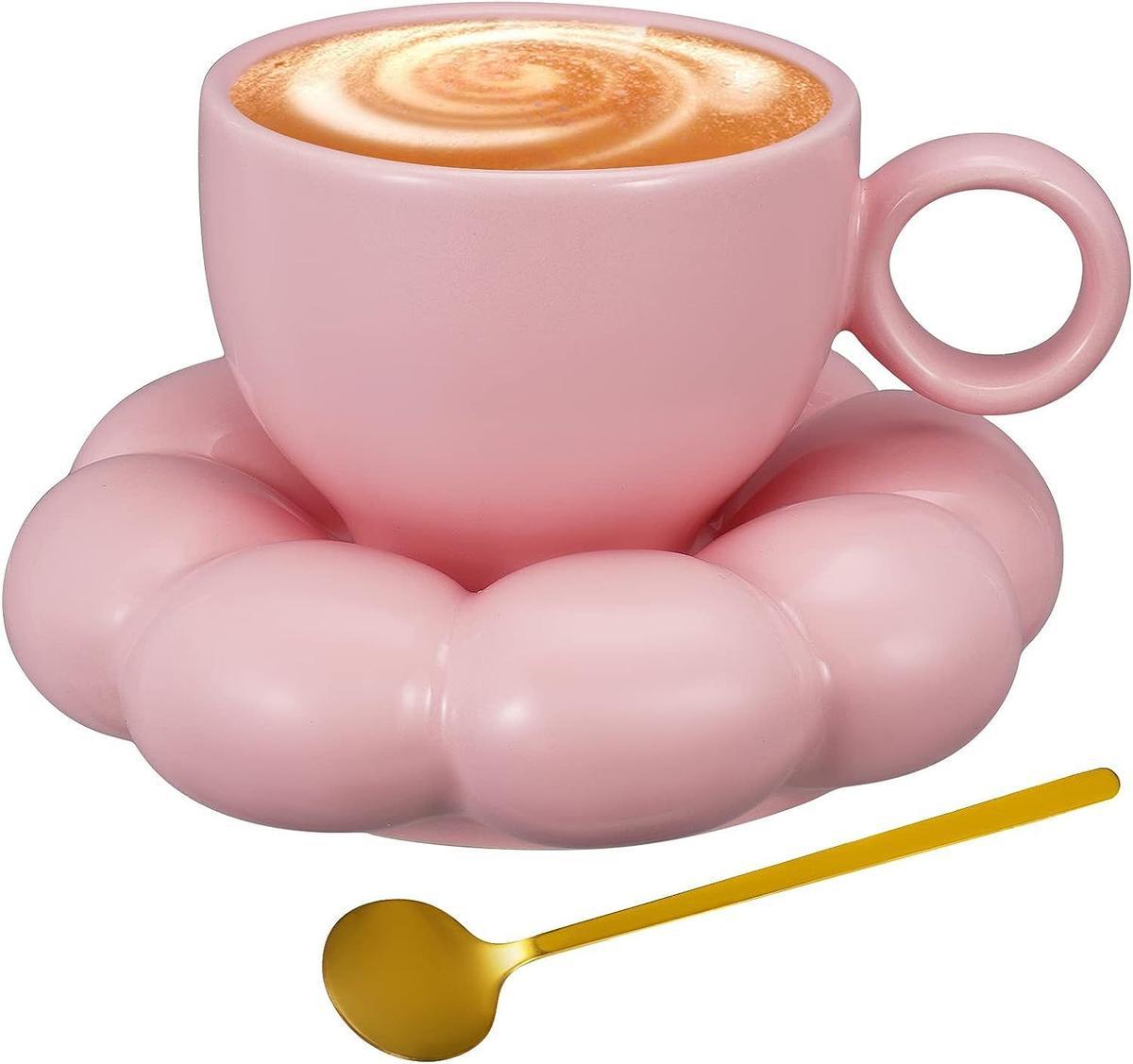 Taza de café de nube rosa