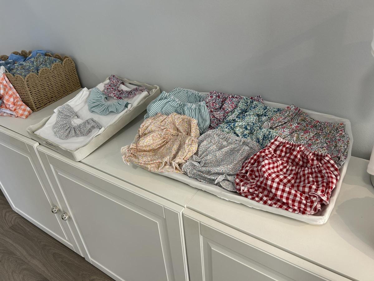 Ropa de bebé de la tienda 'Moninos' en Cáceres.