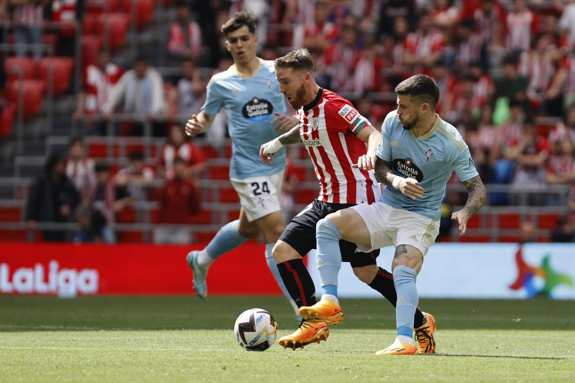 El Celta se hunde en el fango del San Mamés (2-1)