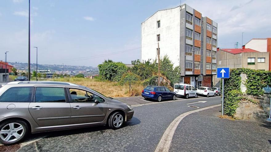 La venta de 5 parcelas municipales para 40 viviendas libres en Oleiros queda desierta