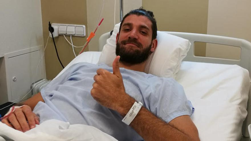 Antoine Diot, en el hospital tras ser intervenido.