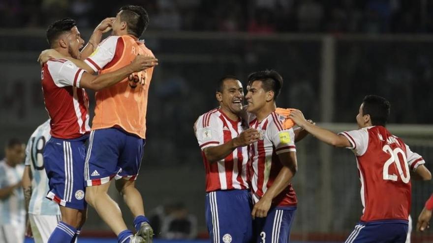 Una Argentina sin Messi cae ante Paraguay 0-1