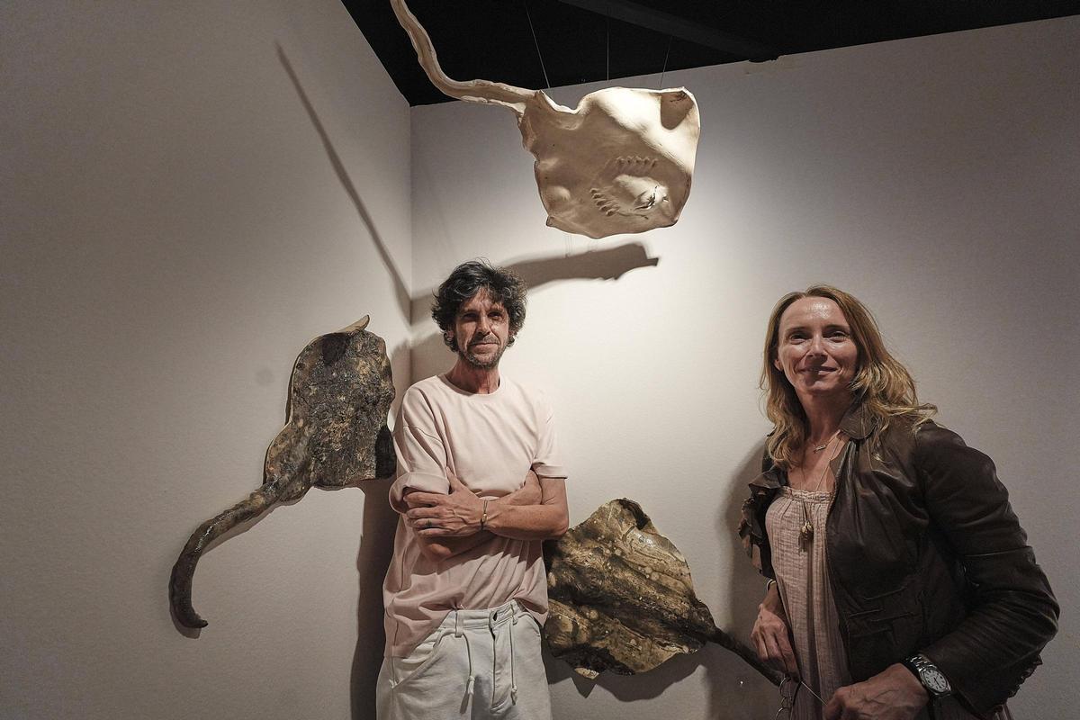 L'artista Joan Mateu i la curadora de l'exposició, Carme Simon.