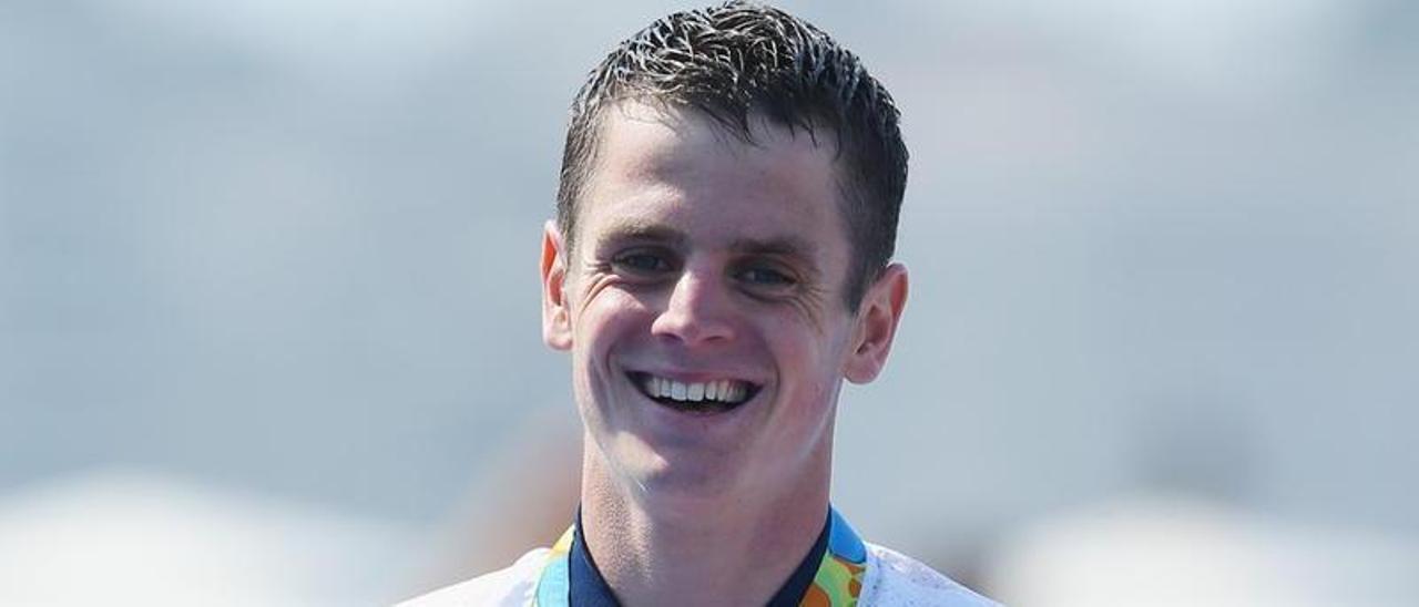 Jonathan Brownlee con su medalla en los JJOO de Rio