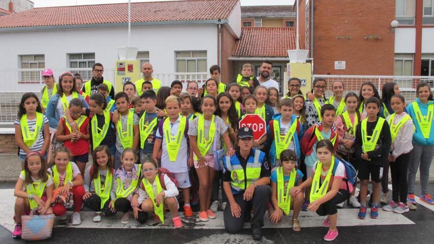 Participantes en una de las actividades promocionales de los caminos escolares seguros de O Grove.