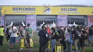 Miles de personas ya disfrutan de la Comic-Con Málaga: «Espero que todo esté mejor organizado y no morirme de sed»
