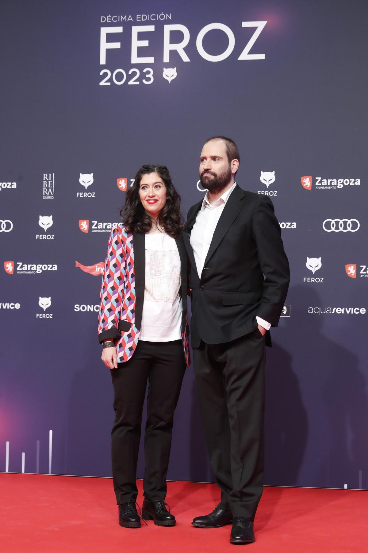 ZARAGOZA, 28/01/2023.- La guionista de la gala, Pilar Sanfrancisco y el cineasta Borja Cobeaga posan a su llegada a la ceremonia de entrega de la décima edición de los Premios Feroz que otorga la Asociación de Informadores Cinematográficos de España (AICE), este sábado en Zaragoza. EFE/Javier Cebollada