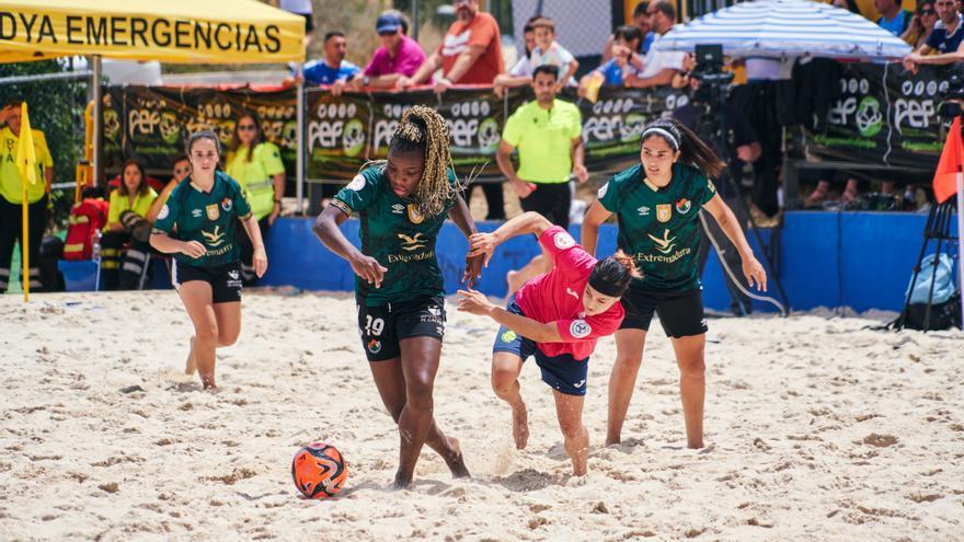 El Cacereño Femenino Playa gana al Roses (5-2) y mantiene el coliderato de Primera División