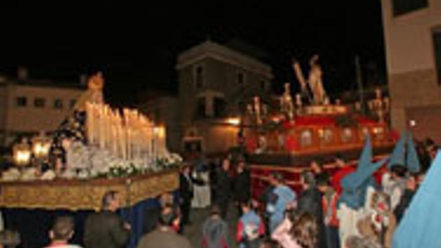 El desfile del Resucitado terminó pasado por agua