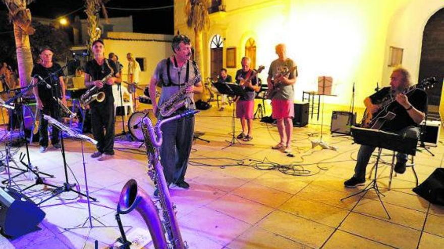 El jazz siempre presente en la plaza de Sant Francesc con Llombart y Oliver